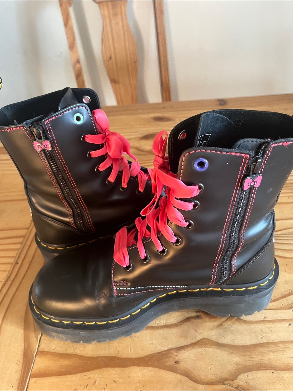 Dr. Martens x Hello Kitty and Friends Jadon - Picture 12 of 15